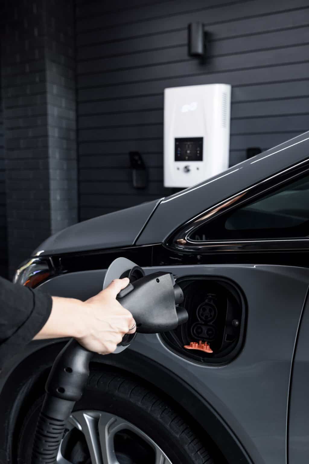 Goedkoop je auto opladen met zonnepanelen Solarline