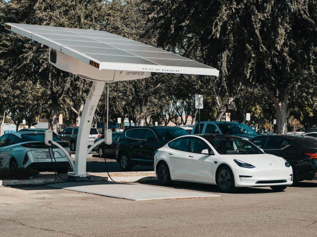 auto opladen met zonnepanelen solarline